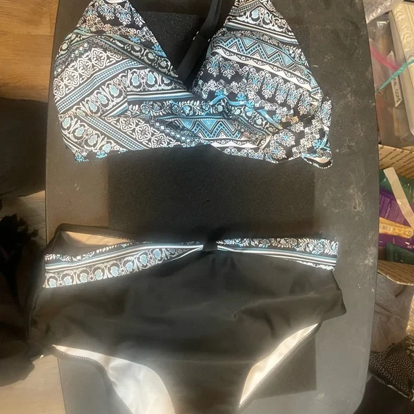 Black and Blue Patterned Bikini Set with black  waist sarong - Picture 10 of 10